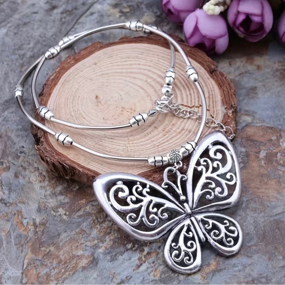 Retro Style Silver Butterfly Pendant Necklace - Picture 3 of 3